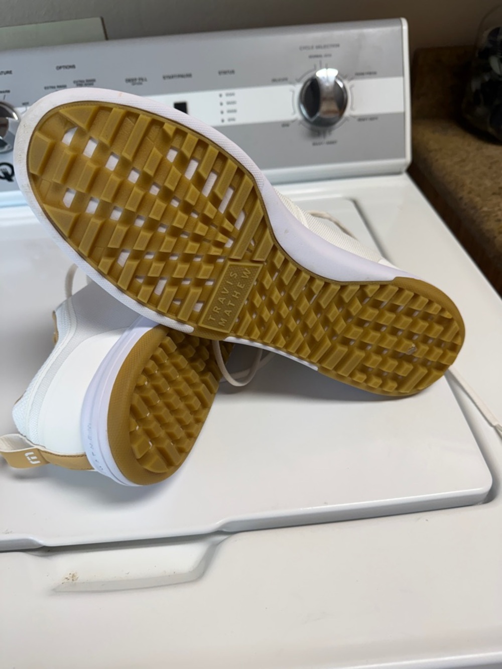 Travis Mathew White and Tan Low-Top Mesh golf shoes ⛳⛳⛳⛳ - Picture 4 of 5
